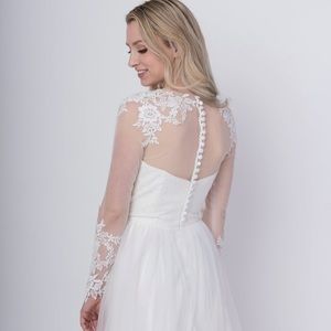 Bridal Dress Topper / Lace w buttons